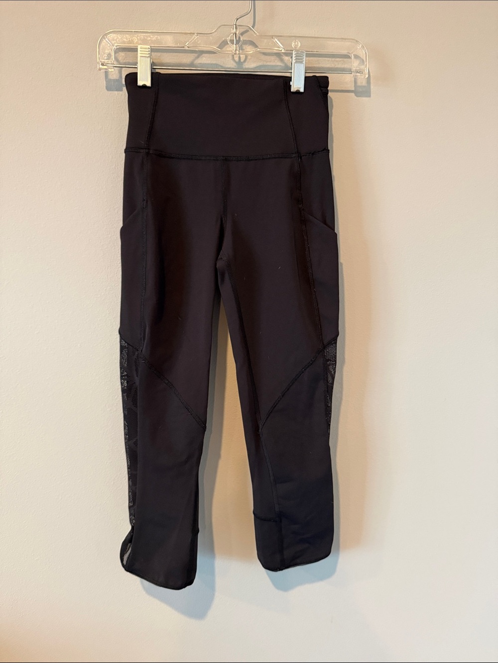 Lululemon Black Capri Leggings with lace and Side Pockets